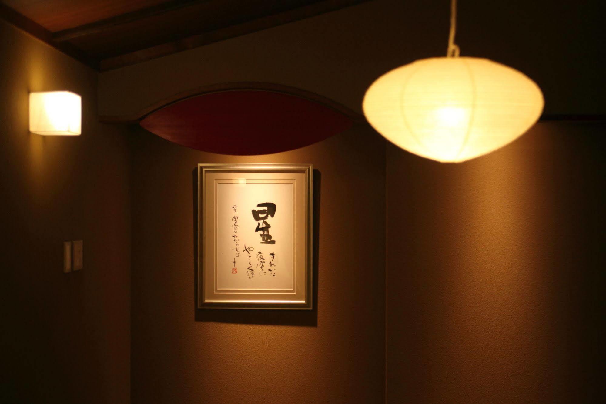 Amane Resort Seikai Beppu Buitenkant foto A Japanese room with a Japanese paper lamp